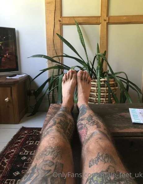 Male_feet_uk