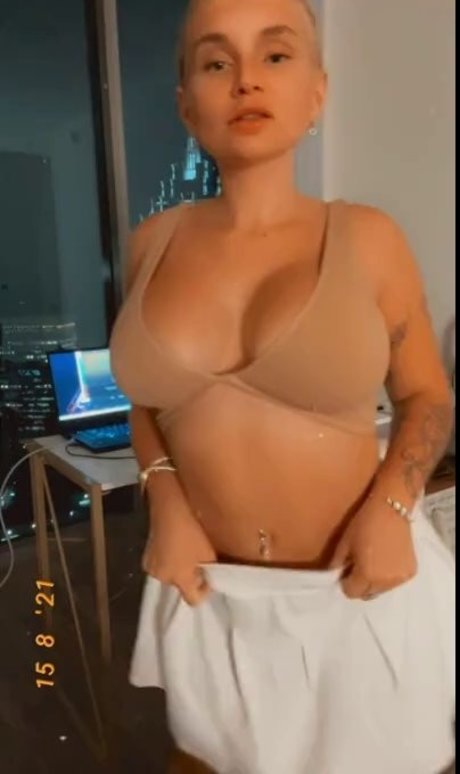 Foto desnuda filtrada de OnlyFans de Realzoieburgher
