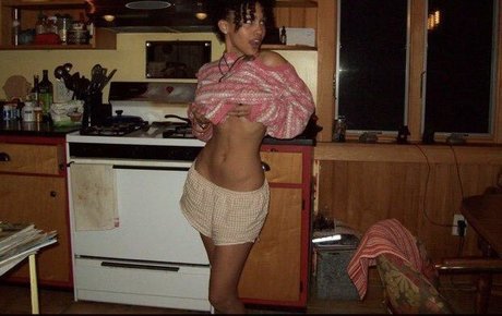 Nacktes geleaktes OnlyFans-Foto von Midriff