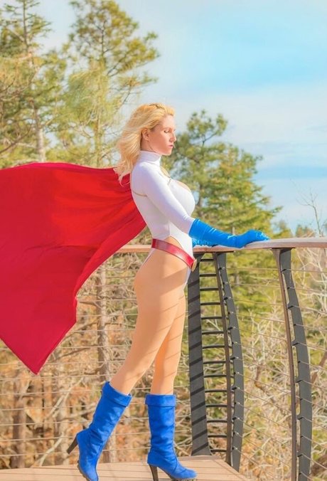 Naken läckt OnlyFans-bild av Az Power Girl