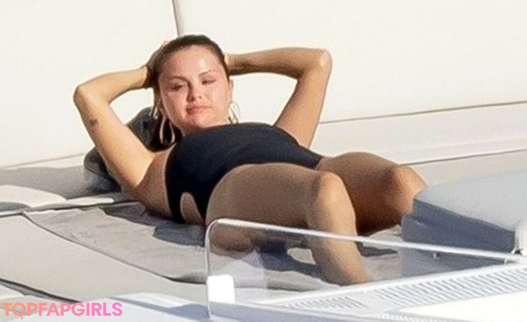 Selena Gomez nude leaked OnlyFans photo #1162