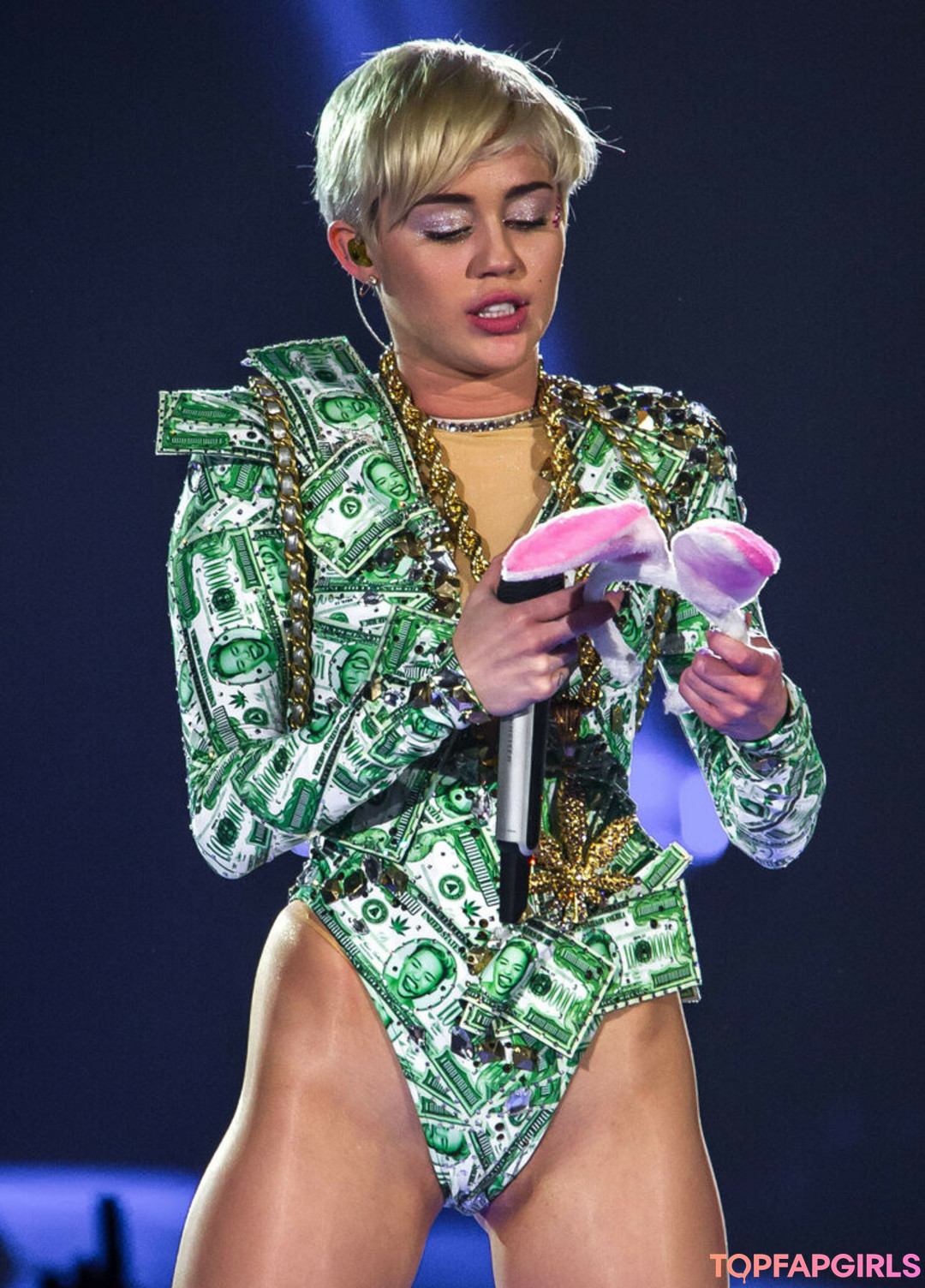 Miley Cyrus nude leaked OnlyFans photo #1267