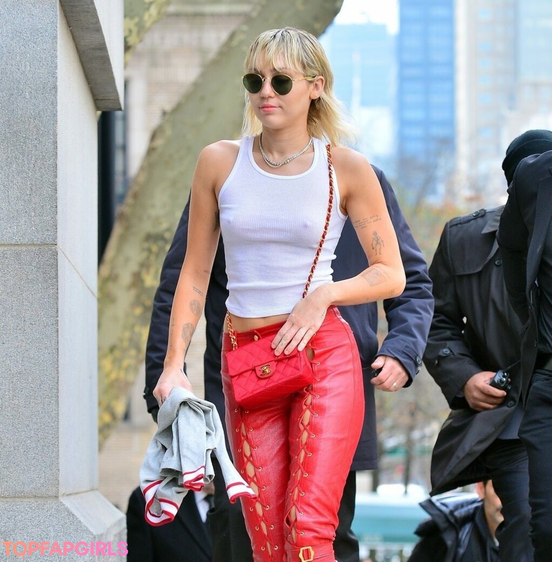 Miley Cyrus nude leaked OnlyFans photo #1428