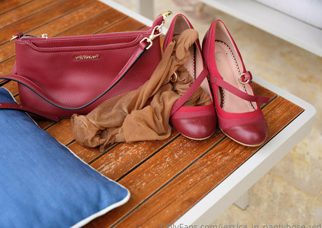 Jessica_in_pantyhose_vid