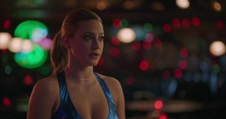 Lili Reinhart