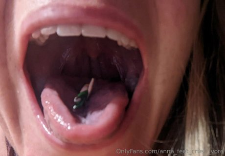 Anna_feet_crush_vore