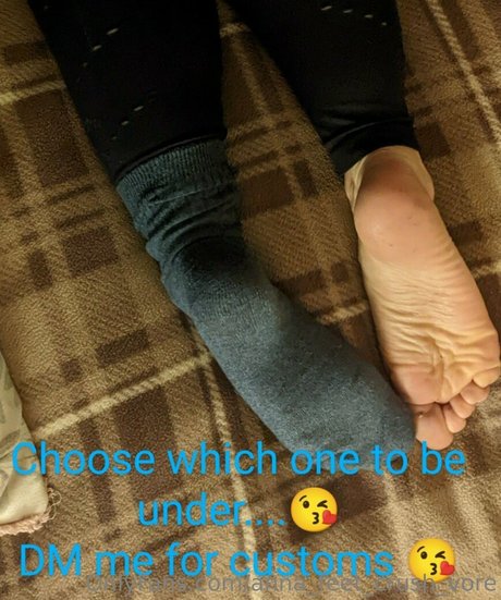 Anna_feet_crush_vore
