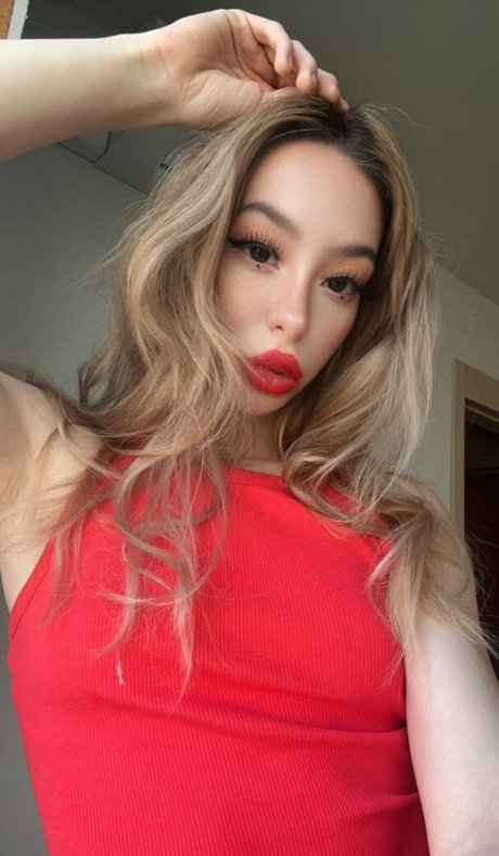 Alasti lekkinud OnlyFans-i pilt Holy Harlot