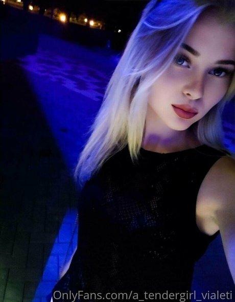 A_tendergirl_vialeti