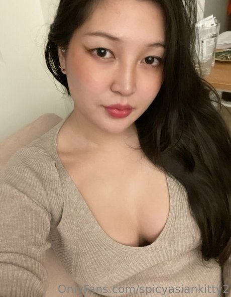 Nagie wyciekłe zdjęcie OnlyFans od Spicyasiankitty2