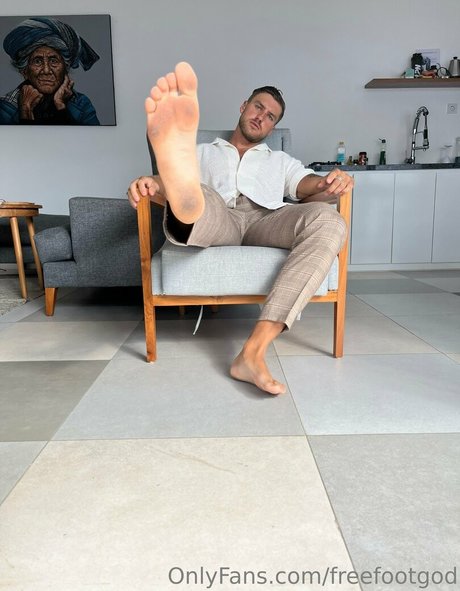 Freefootgod