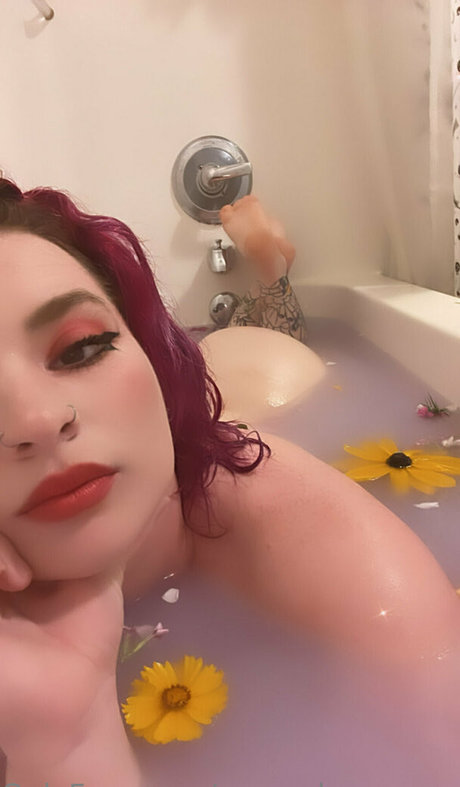Foto desnuda filtrada de OnlyFans de Persephonesmuses