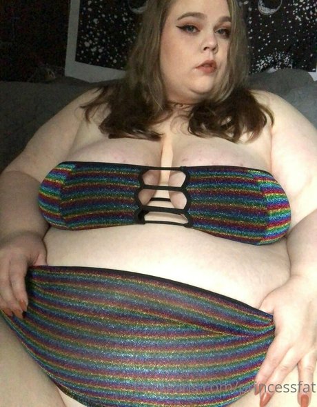 Обнаженная фотография утечки OnlyFans от Fatstonerchickfree