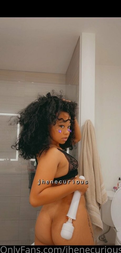 Naakte gelekte OnlyFans-foto van Jhenecurious