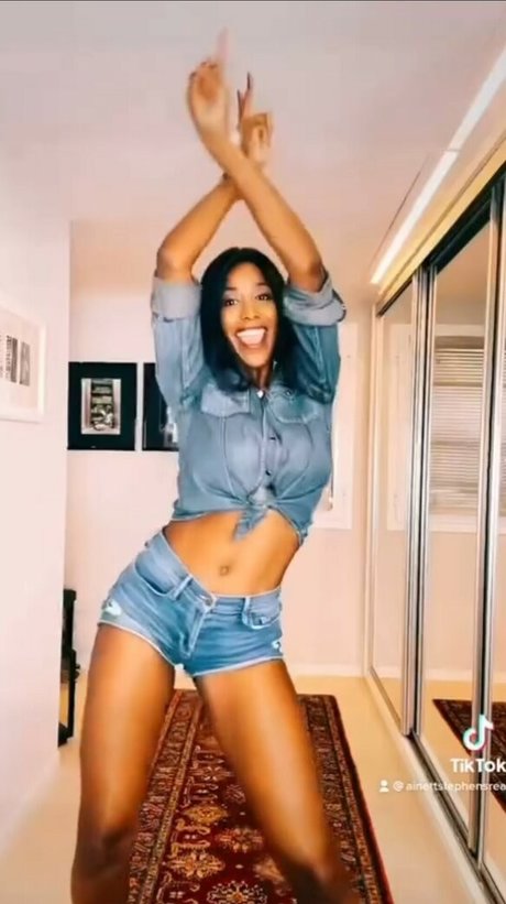 Nahá fotka uniklých OnlyFans od Ainett Stephens