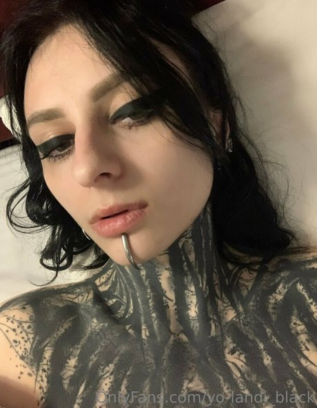 Nahá fotka uniklých OnlyFans od Yolandiblack