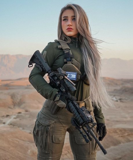 Girls With Guns