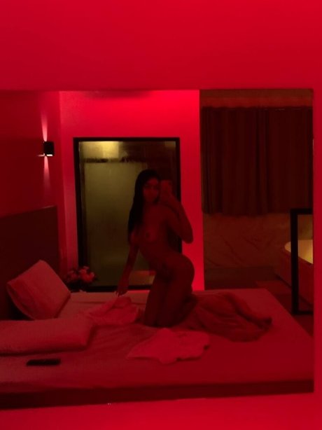 Naken läckt OnlyFans-bild av Jamilly Carvalho