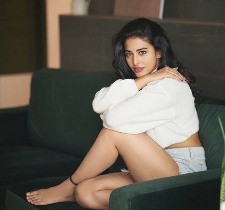 Alasti lekkinud OnlyFans-i pilt Daksha Nagarkar