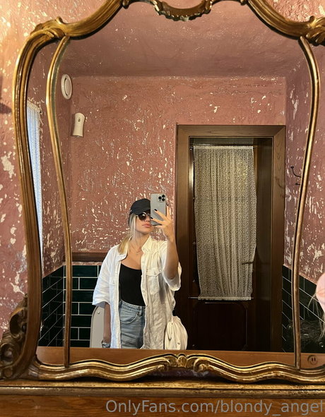 Naken läckt OnlyFans-bild av Blondyangel