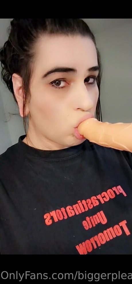 Alaston vuotanut OnlyFans-kuva Biggerplease