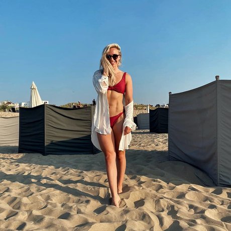 Naken lekkede OnlyFans-bilde av Larissa Van Meerten