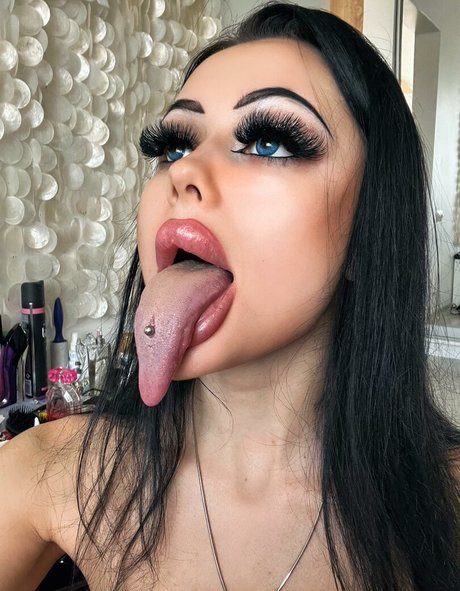 Naakte gelekte OnlyFans-foto van Alison Beth