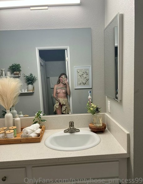 Pantyhose_princess99