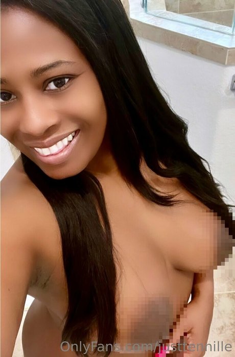 Foto desnuda filtrada de OnlyFans de Justtennille
