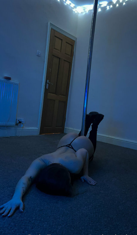 Обнаженная фотография утечки OnlyFans от Polexbaby