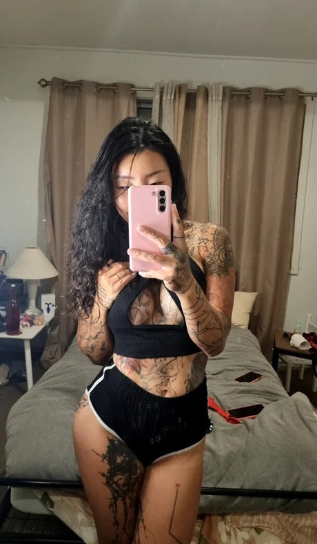 Naakte gelekte OnlyFans-foto van Tayla Gray