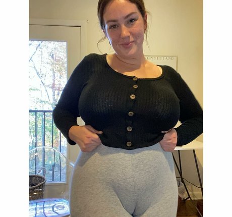 Foto di nudo di fuga di OnlyFans di Leeanne