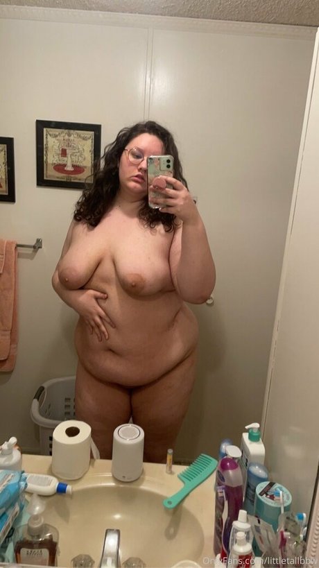 Foto di nudo di fuga di OnlyFans di Littletallbbw