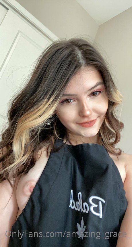 Naken läckt OnlyFans-bild av Amazing Grace