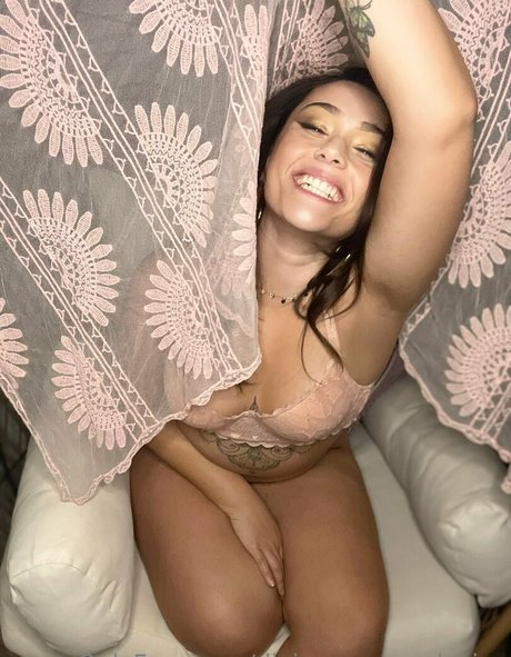 Naken läckt OnlyFans-bild av Divinesugarandspice