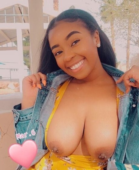 Nahá fotka uniklých OnlyFans od tyrasparks