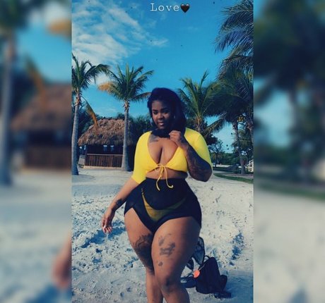 Naakte gelekte OnlyFans-foto van Krissylovesroses