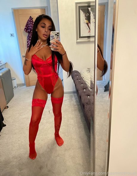 Alasti lekkinud OnlyFans-i pilt Yasminzerouali