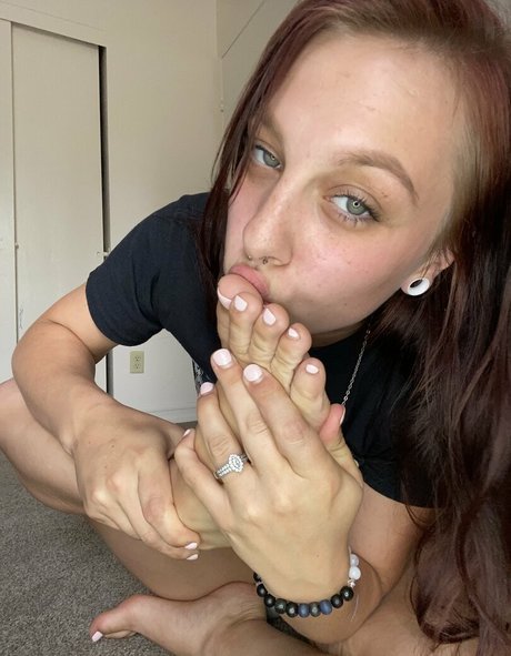 Foto desnuda filtrada de OnlyFans de Lovelycelestiasfeet
