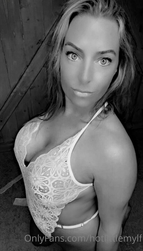 Nagie wyciekłe zdjęcie OnlyFans od Hotlittlemylf