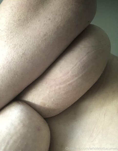 Wholelottacurves OnlyFans