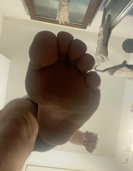 Alaston vuotanut OnlyFans-kuva Youloveyourkingfeet
